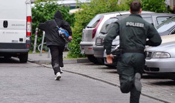criminals running